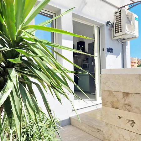 Nari Casa Vacanze Apartment *